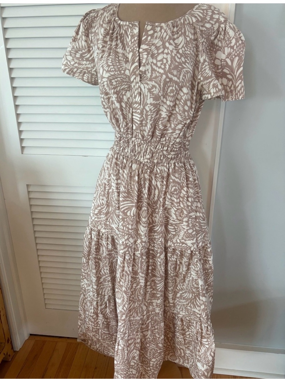 Cynthia Rowley Maxi Dress in Tan/White Paisley Floral Print Tiered Hem Size S
